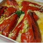 НЕДЕЛЕН РУЧЕК: Пиперки полнети со вкусен фил, прелиени со неутрална павлака!