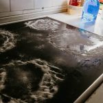 ШОПЕТОТ СО ГОДИНИ ЌЕ ЛИЧИ КАКО НОВ: Најдобар трик за чистење на рамна плоча, ќе блесне како никогаш досега!