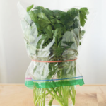 Потопете магдонос во вода со сода бикарбона: Овој трик треба да го знае секоја домаќинка, ќе ве воодушеви