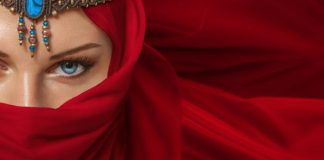 Направете маска „ШЕХЕРЕЗАДА“: Се верува дека ги отстранува брчките и може да ви ја зачува младоста