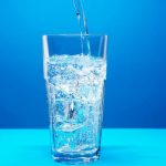 АКО САКАТЕ ГАЗИРАНА (КИСЕЛА )ВОДА, МОРА ДА ЗНАЕТЕ ШТО ТОЧНО МУ ПРАВИ НА ВАШЕТО ТЕЛО: Ќе останете без зборови кога ќе слушнете!