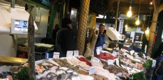 Кога купувате риба, прво ПОГЛЕДНЕТЕ ја во ОЧИ: Еве како да откриете дали е свежа