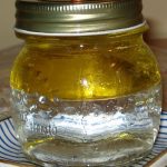 Го намалува отокот, црвенилото и чешањето предизвикано од комарци и други инсекти