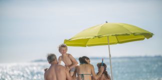 ВАЖНО ПРЕДУПРЕДУВАЊЕ ОД ДЕРМАТОЛОГ: Ова е најголемата почва за бактерии и габи, не ја споделувајте со никого за време на вашиот одмор!