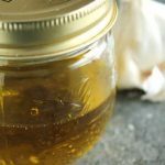 Срцето и крвните садови ќе ви бидат како на бебе: НАПРАВЕТЕ ЛУК ВО МАСЛИНОВО МАСЛО!