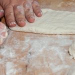 ГО ВИКААТ ЛУДО ТЕСТО, ЗАТОА ШТО НА СИТЕ ИМ УСПЕА, А МНОГУ ЛЕСНО СЕ ПРАВИ: Можете да го користите до 7 дена и да ги направите СИТЕ ВИДОВИ пецива