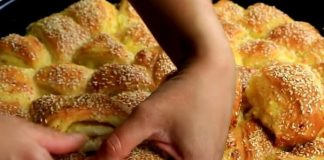 РЕЦЕПТ ЗА КИФЛИЧКИ КОИ ЌЕ БИДАТ МЕКИ КАКО ПАМУК И СЛЕДНИОТ ДЕН: Домаќинките открија во што е трикот!
