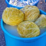 Како Русите ја киселат зелката: Еве зошто таа останува свежа од рана есен до пролет