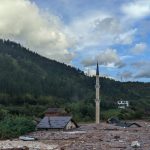 Луѓето чекале спас на покривот од џамијата, трудница го изгубила бебето, момче барало куќа: Ова се најшокантните приказни од Босна