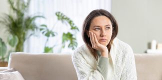 Имам список со правила што ми ги даде сопругот за да бидам подобра сопруга: морам да чистам и да перам, а останатото ми ја крева косата.
