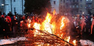 Зачувајте ја пепелта од Бадниковите гранчиња, не фрлајте ја: Се верува дека има моќ да донесе добро здравје во домаќинството на овај начин!