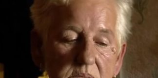 Србинка за време на војната пронашла муслиманско бебе во урнатините, а на ногата белешка: Тогаш заѕвони телефонот – ова е мајката на Елвис
