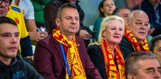 Живко Мукаетов во друштво на амбасадорката Агелер ја бодрат Македонија на СП во ракомет