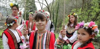 Утре е Лазарова сабота: Наберете цвеќе, но никако не правете го ова
