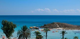 Народот повеќе нема да одат на море во јуни, го одложуваат морето за на есен! Скапите аранжмани полудеа, речиси и да нема места