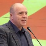 Пред изборите: Со кого ќе се фати Максим за рака?