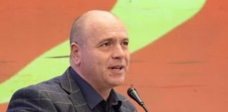 Пред изборите: Со кого ќе се фати Максим за рака?