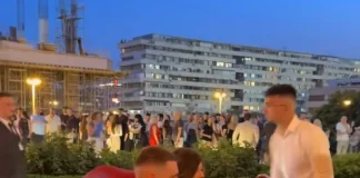 Милица пристигна на матурата во КАБРИОЛЕТ, а кога излезе и го покажа фустанот, на мрежите НАСТАНА ХАОС