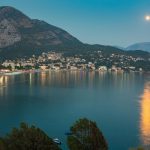 Евтините цени во Сутоморе ги заинтересираа многу Македонци: Сместување за само 30 евра, пиво и кафе за 3 евра!