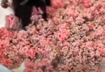 Додадете само една полна лажица од оваа неочекувана состојка во меленото месо: Вашите ќофтиња и плескавици ќе бидат најсочни