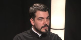 Некој ве уценува, понижува или зборува лошо за вас? Отец Александар открива што треба прво да направите