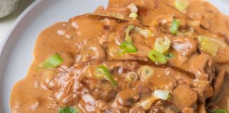 Ловечки шницли во богат сос од кромид и печурки: Сочни, меки и толку вкусни што ќе барате репете